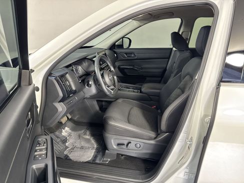 Certified 2023 Nissan Pathfinder SV image 5