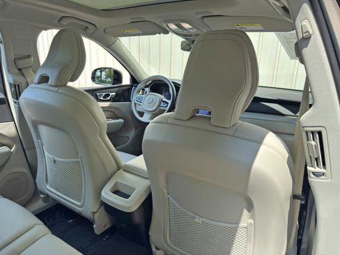 Used 2023 Volvo XC60 B5 Plus AWD/4WD image 38