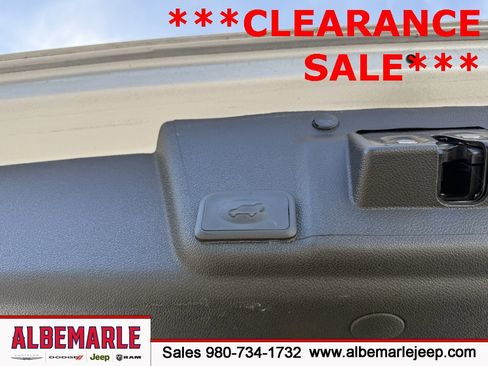 Used 2017 Buick Enclave Premium w/ Experience Buick Package image 6