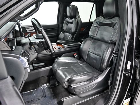 Used 2021 Lincoln Navigator Reserve AWD/4WD image 6