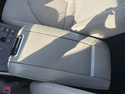 Used 2023 Toyota Highlander L FWD image 27