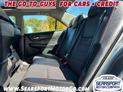 Used 2017 Toyota Camry SE w/ Moonroof Package image 11