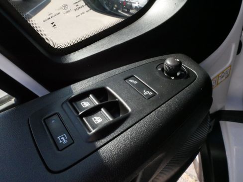 Used 2025 RAM ProMaster 2500 w/ Convenience Group FWD image 16