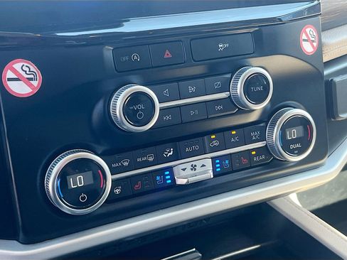 Used 2024 Ford Expedition Max Limited image 16