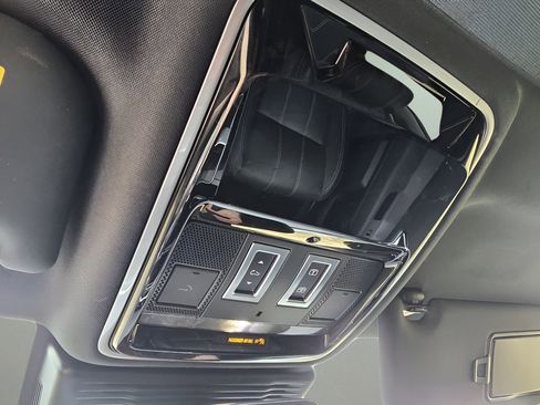 Used 2022 Land Rover Range Rover Velar R-Dynamic S image 23