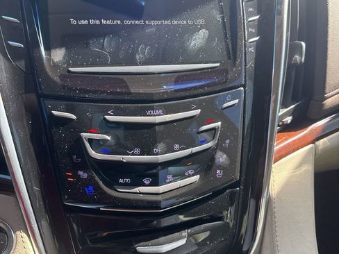 Used 2017 Cadillac Escalade Luxury image 8