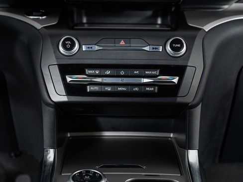 Used 2020 Ford Explorer XLT w/ Equipment Group 202A image 40