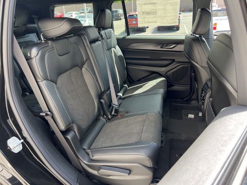 New 2025 Jeep Grand Cherokee L Laredo AWD/4WD image 24