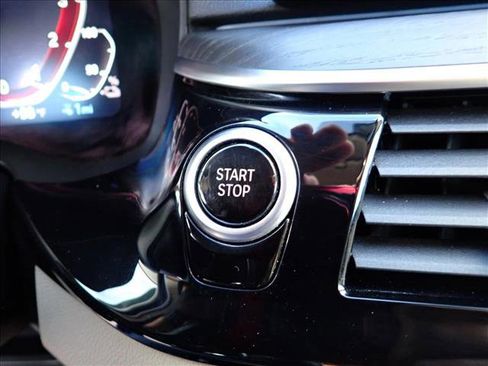 Used 2022 BMW 530e xDrive w/ Premium Package image 20