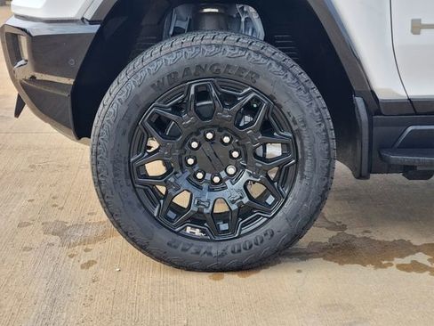 New 2026 GMC Hummer EV 4x4 Crew Cab image 10