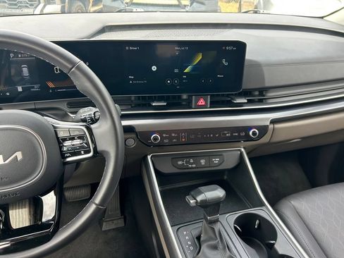 Used 2026 Kia Carnival FWD image 18
