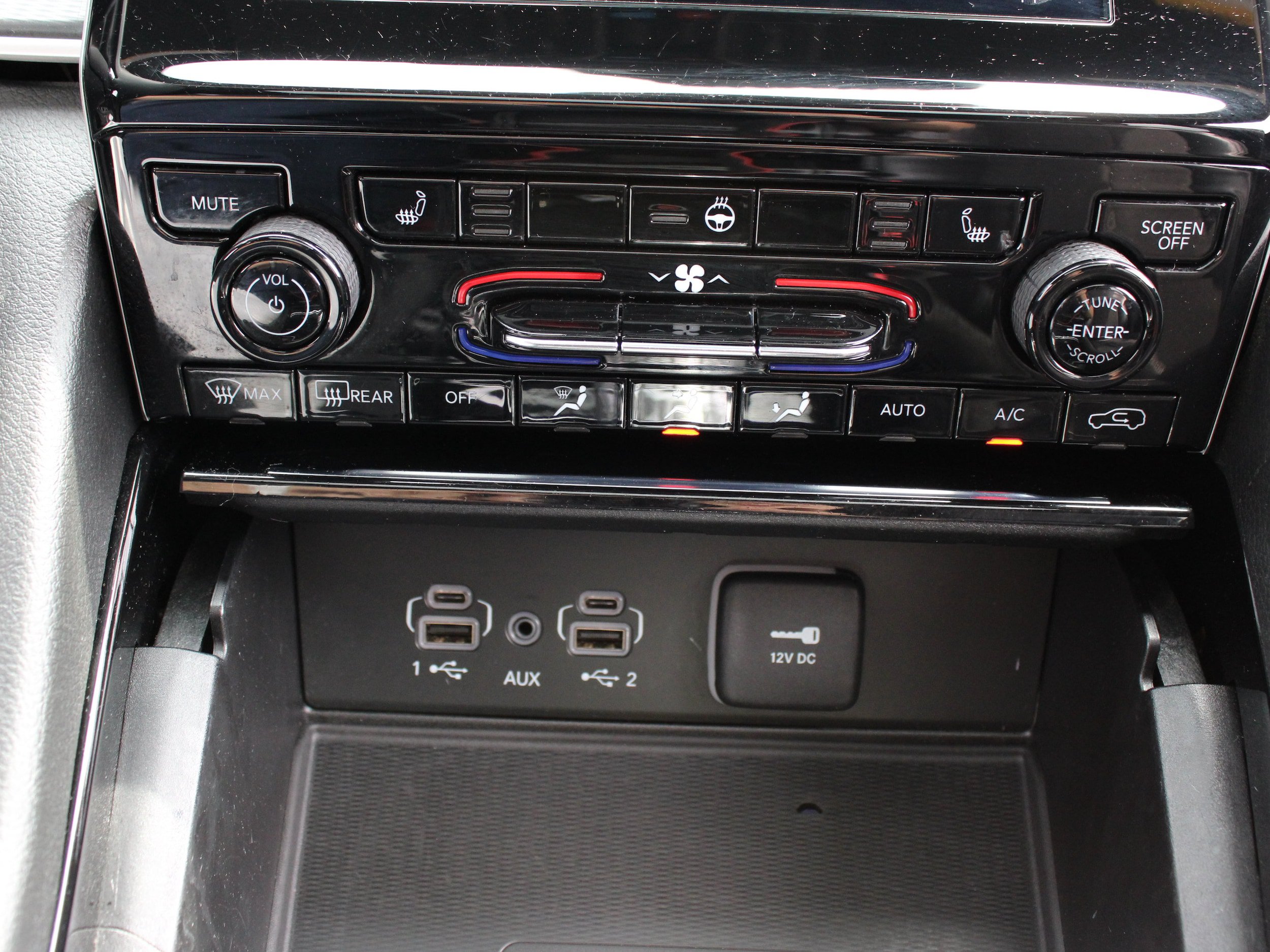 Used 2023 Jeep Grand Cherokee Altitude AWD/4WD image 28