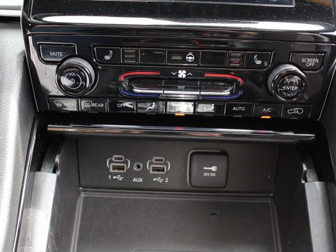 Used 2023 Jeep Grand Cherokee Altitude AWD/4WD image 28