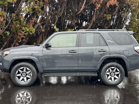 Used 2024 Toyota 4Runner TRD Off-Road Premium image 7