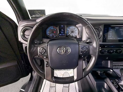 Used 2017 Toyota Tacoma TRD Sport AWD/4WD image 11