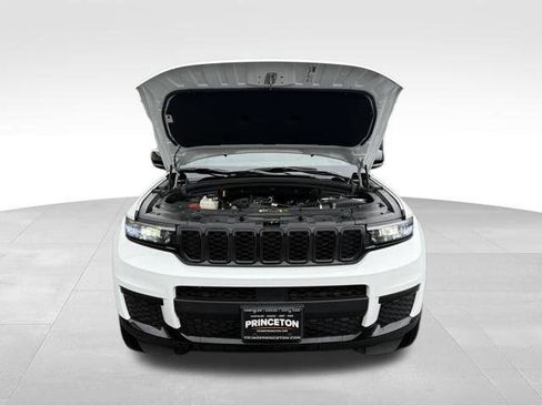 Certified 2024 Jeep Grand Cherokee L Altitude AWD/4WD image 9
