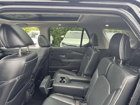 Used 2023 Honda Pilot Elite image 12