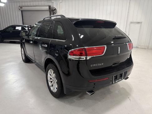 Used 2013 Lincoln MKX FWD image 3