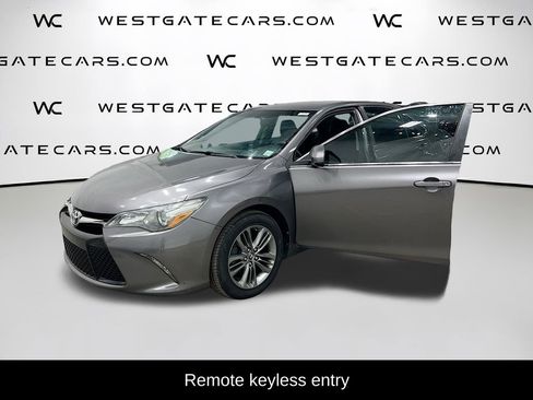 Used 2017 Toyota Camry SE image 2
