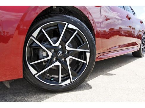 Certified 2025 Nissan Sentra SR FWD image 29