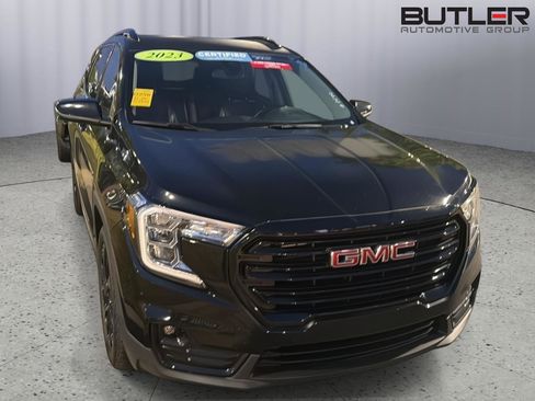 Used 2023 GMC Terrain SLT w/ Elevation Edition FWD image 5