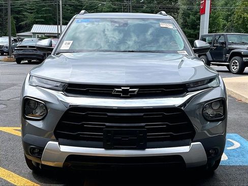 Used 2023 Chevrolet TrailBlazer LT w/ Convenience Package AWD/4WD image 2