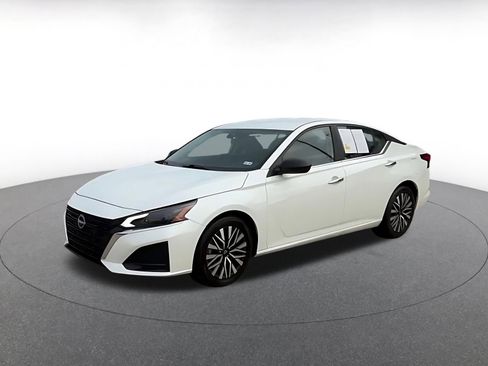 Used 2024 Nissan Altima 2.5 SV image 8