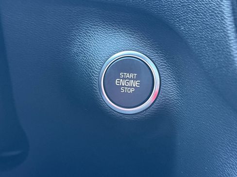 Used 2025 Volvo XC40 B5 Ultra w/ Climate Package image 33