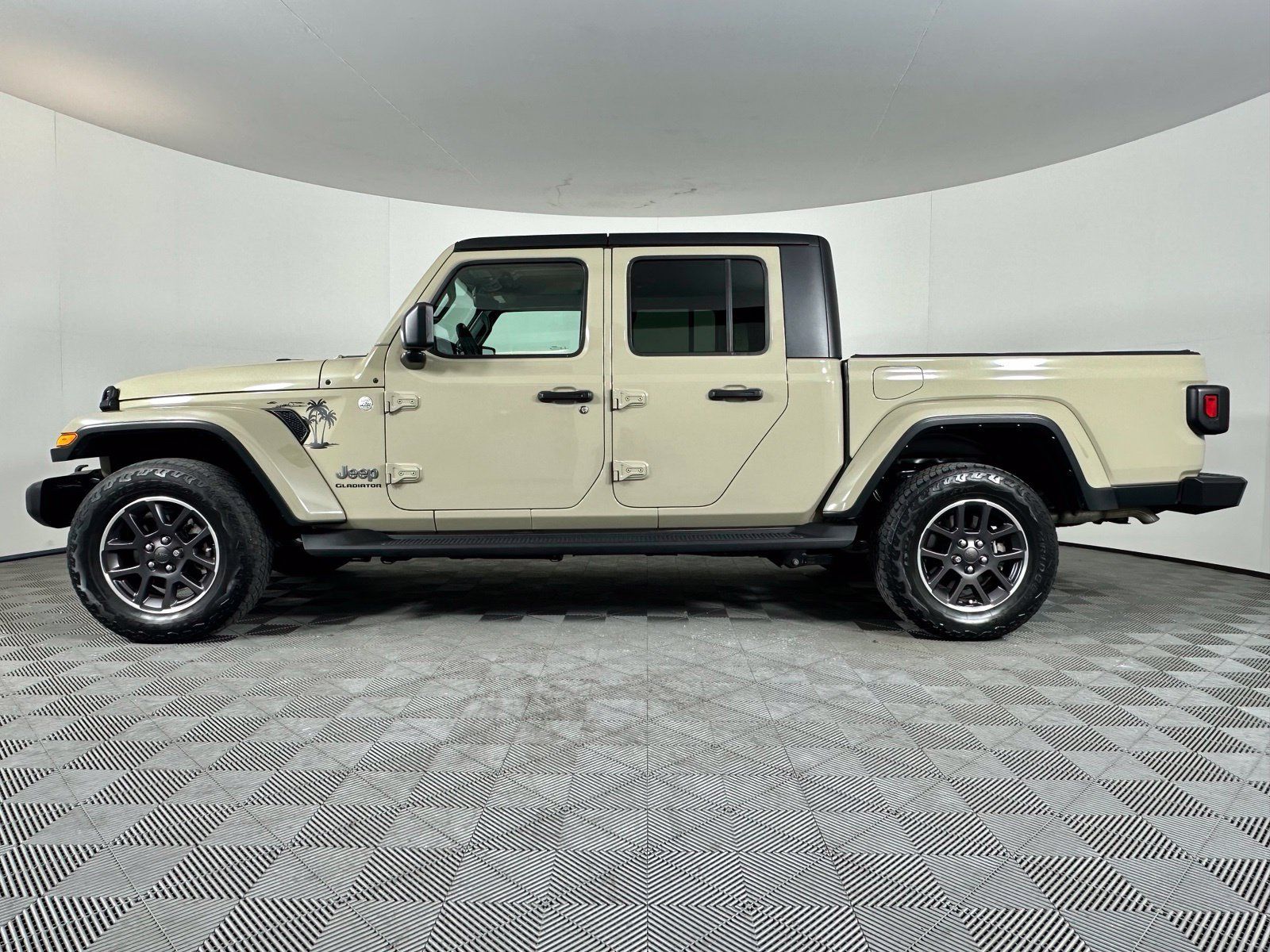Used 2022 Jeep Gladiator Overland w/ Popular Equipment Package AWD/4WD image 13