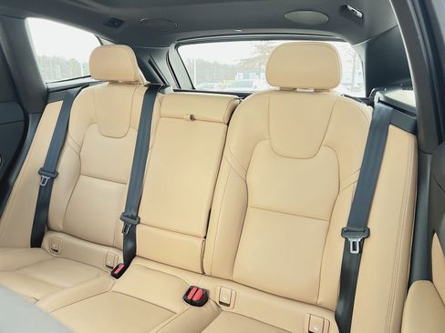 Certified 2024 Volvo XC60 B5 Ultimate w/ Protection Package Premier image 25