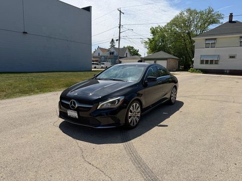 Used 2018 Mercedes-Benz CLA 250 4MATIC image 3
