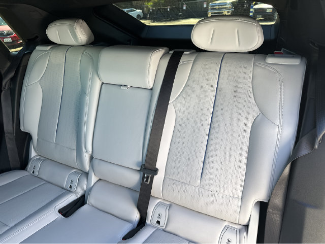 Certified 2024 Cadillac Lyriq Luxury AWD/4WD image 18