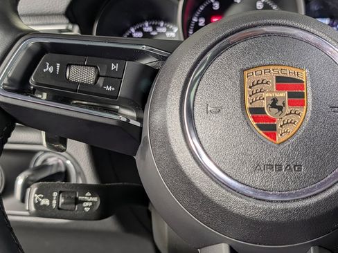 Used 2025 Porsche Macan image 34