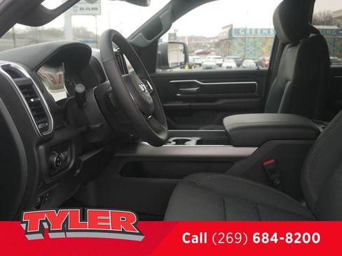 New 2026 RAM 1500 4x4 Crew Cab image 38