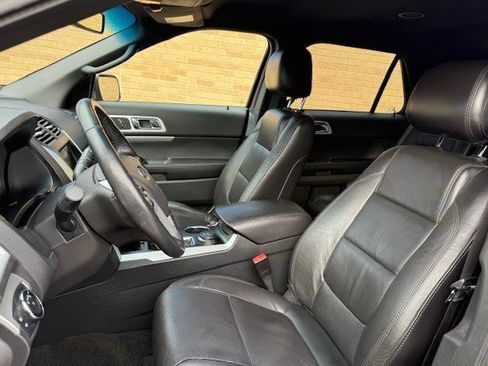 Used 2014 Ford Explorer XLT w/ Equipment Group 202A image 13
