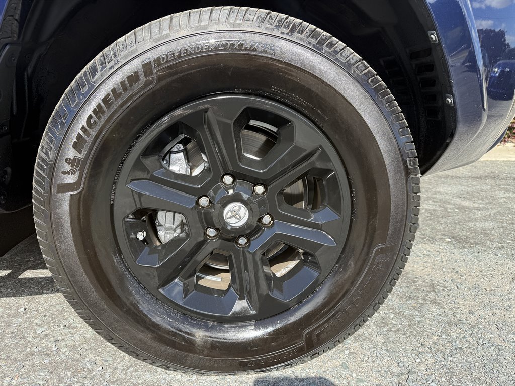 Used 2018 Toyota 4Runner SR5 Premium AWD/4WD image 5