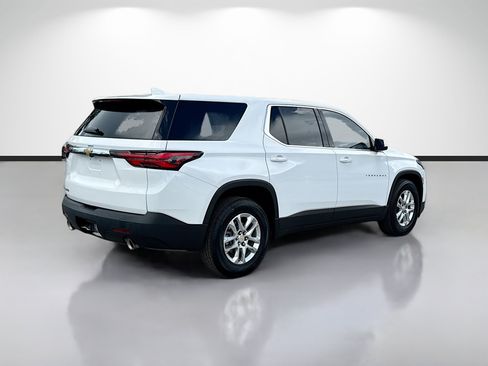 Used 2022 Chevrolet Traverse LS w/ LPO, Cargo Package FWD image 3