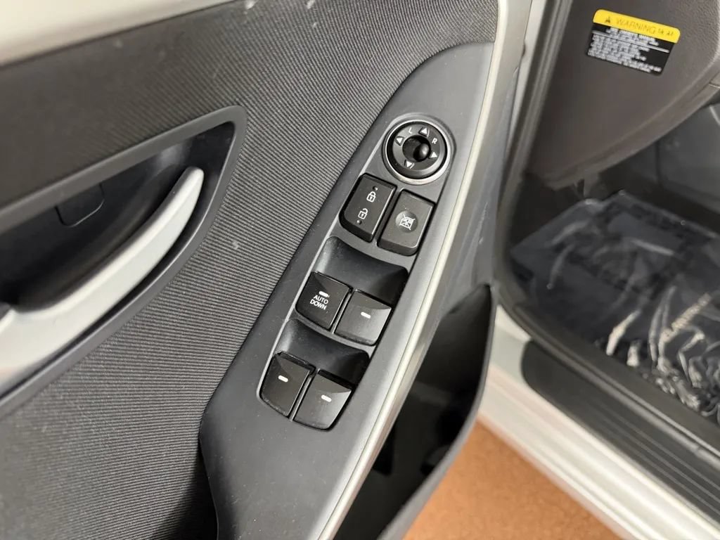 Used 2016 Hyundai Elantra GT FWD image 15