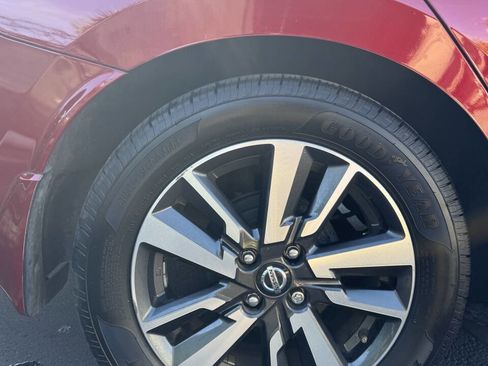 Used 2021 Nissan Versa SV image 35