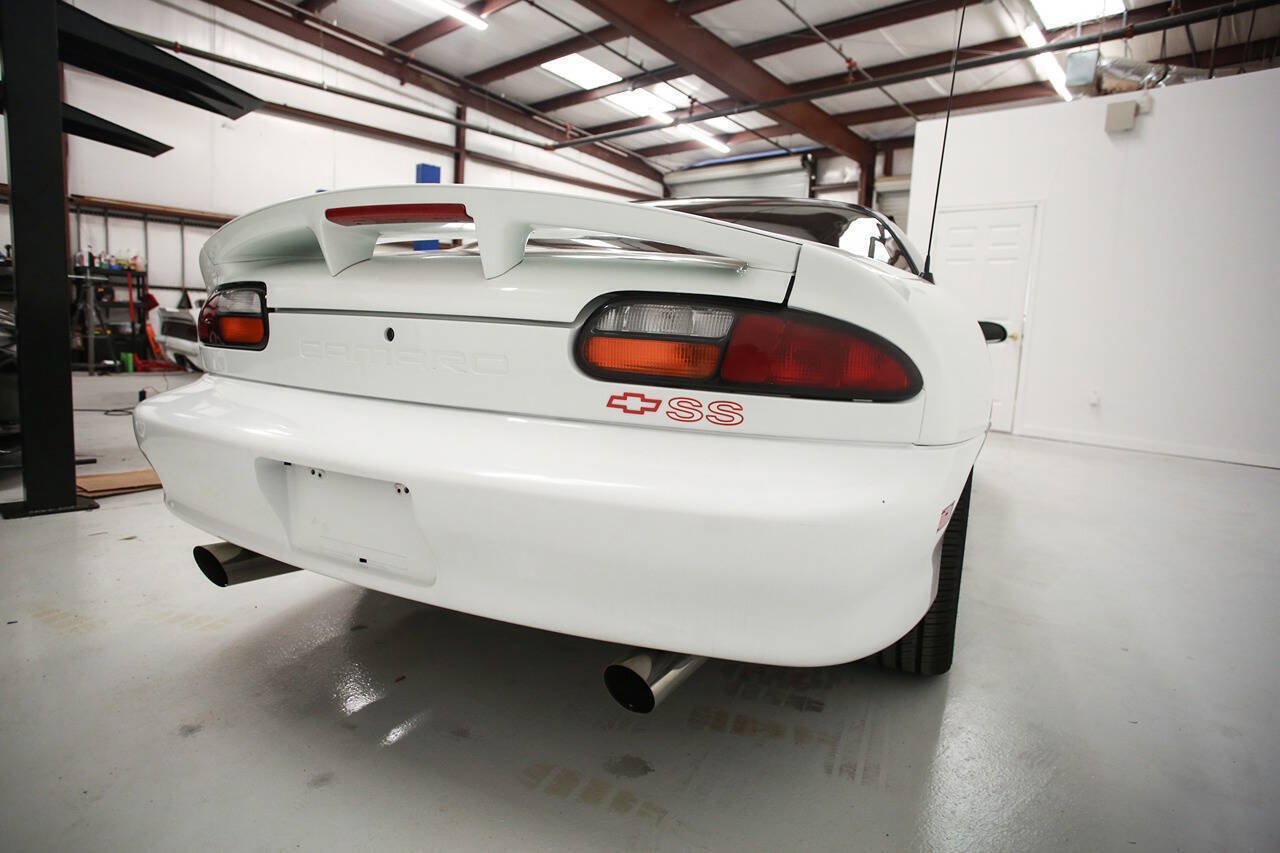 Used 2000 Chevrolet Camaro Z28 w/ SS Performance/Appearance Pkg RWD image 7
