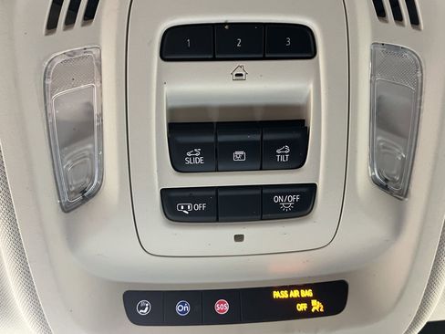 Used 2023 Buick Envision Avenir image 28