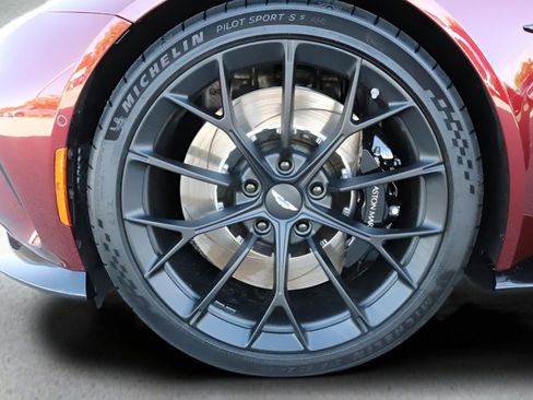 Used 2026 Aston Martin V8 Vantage Coupe RWD image 9