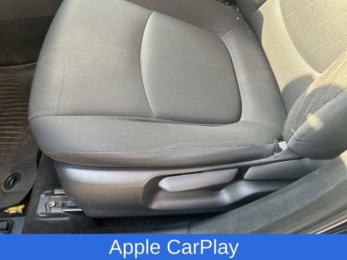 Used 2020 Toyota Corolla LE image 9