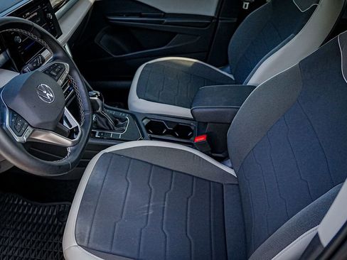 New 2025 Volkswagen Taos SE image 12