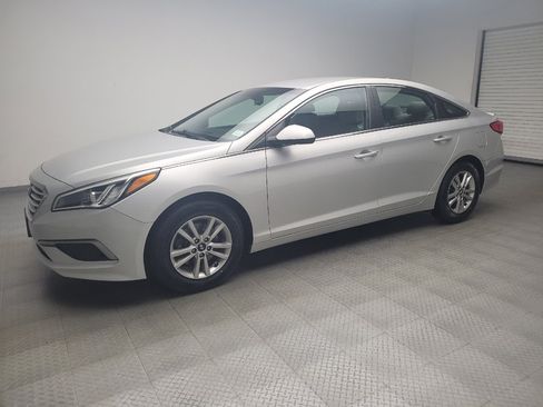 Used 2017 Hyundai Sonata SE FWD image 2