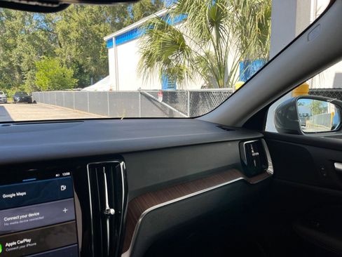 Used 2025 Volvo V60 B5 Cross Country Plus image 35