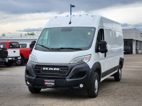 Used 2025 RAM ProMaster 2500 w/ Convenience Group FWD image 4