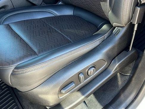 Used 2023 Chevrolet Traverse High Country image 21