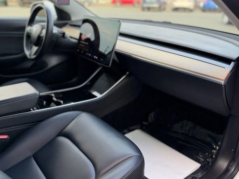 Used 2018 Tesla Model 3 Long Range image 16