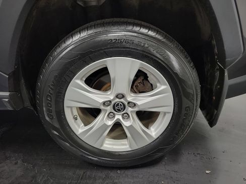 Used 2021 Toyota RAV4 LE AWD/4WD image 10